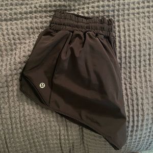 2.5 in Lululemon hottie hot shorts